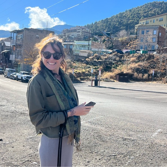 Meet your Posher, Kelli - Picture 2 of 10